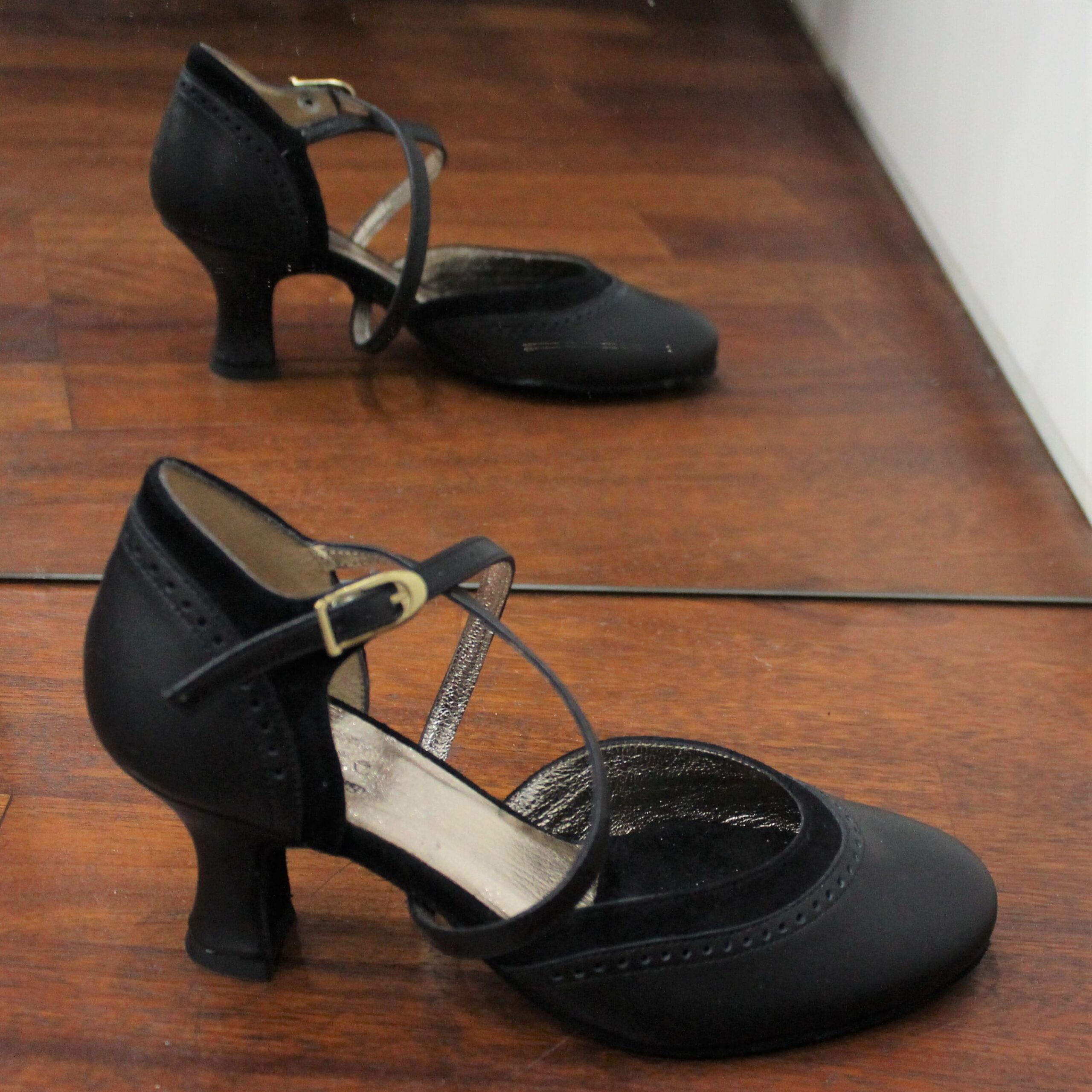 Sorte damesko med hæl. Køb vores sko online i shop.