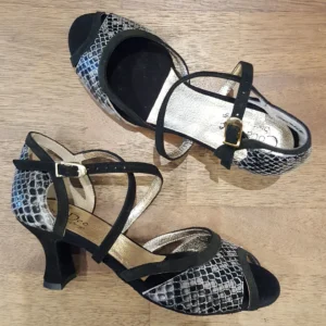 Leopard sko med hæl. Håndlavet sko i klassiske nuancer af brun, sort og beige. Elegant og sikker hæl. Iøjenfaldende leopardsko. Fantastisk dansesko.